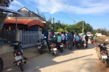 PHÁT HIỆN NGƯỜI ĐÀN ÔNG CHẾT TREO CỔ PHÍA SAU BẾP