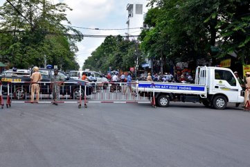 Người dân kéo đến trụ sở Công an Quảng Ngãi yêu cầu làm rõ vụ án
