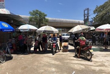 Sự việc cần chấn chỉnh ngay ở Quảng Ngãi: Chặn xe “vua” chở cát gây bụi, người dân bị “xã hội đen” đe dọa