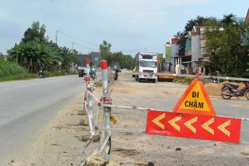 Cần sớm hoàn thành dự án mở rộng QL1A