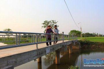 Người dân tự góp tiền xây cầu dân sinh