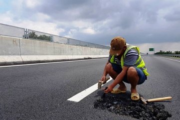 Nêu tồn tại trên cao tốc Đà Nẵng - Quảng Ngãi, Bộ trưởng Nguyễn Văn Thể "nắn gân" VEC