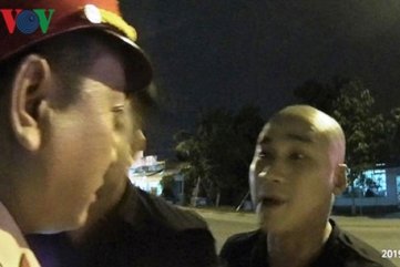 Quảng Ngãi: Côn đồ đòi lấy súng bắn Cảnh sát giao thông