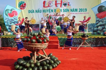 Rộn ràng lễ hội tại ‘thủ phủ’ dưa hấu Quảng Ngãi