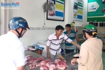 Cửa hàng thịt heo nuôi bằng thảo dược 'hút khách'