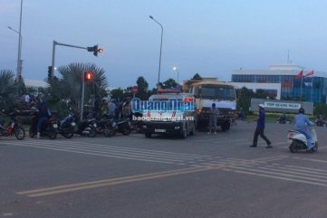 Va chạm với ô tô chở đất, một phụ nữ chết tại chỗ