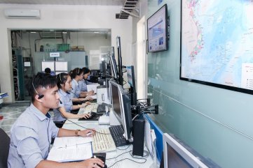 Tàu cá Quảng Ngãi hỏng bánh lái, thả trôi cùng thuyền viên bị thương
